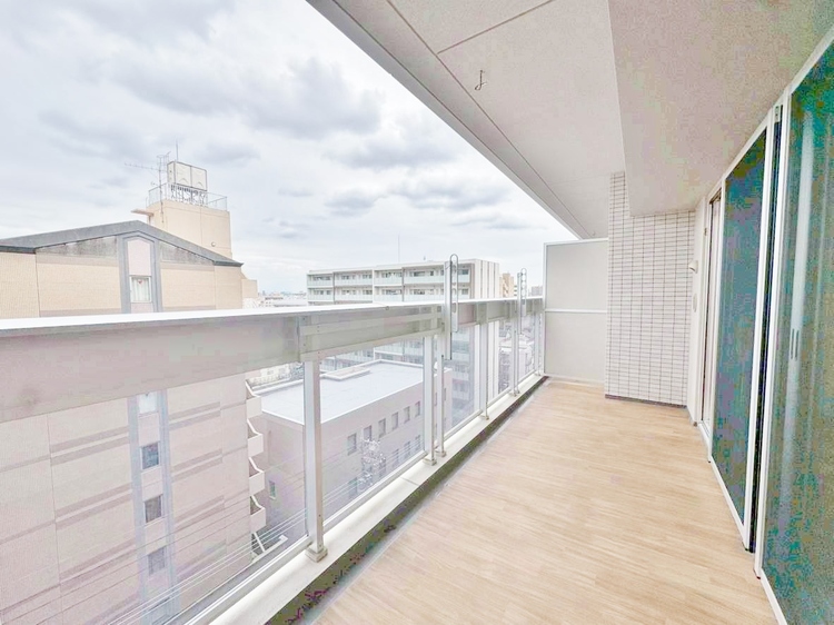 バルコニー 暮らしの中で、光と風を演出してくれるバルコニー。