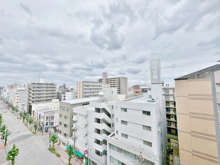 バルコニー 窓を開けると広がる青空。心をリフレッシュして日々を過ごしていきましょう。