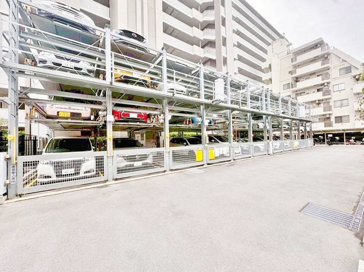 駐車場 本物件の駐車スペースです。車種制限のある場合もございますので、お気軽にお問い合わせくださいませ。