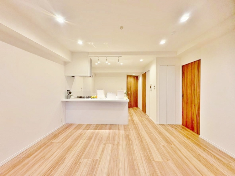 居間 忙しく過ぎゆく日常を置き去るほど、ゆったりした時間が流れるリビング。