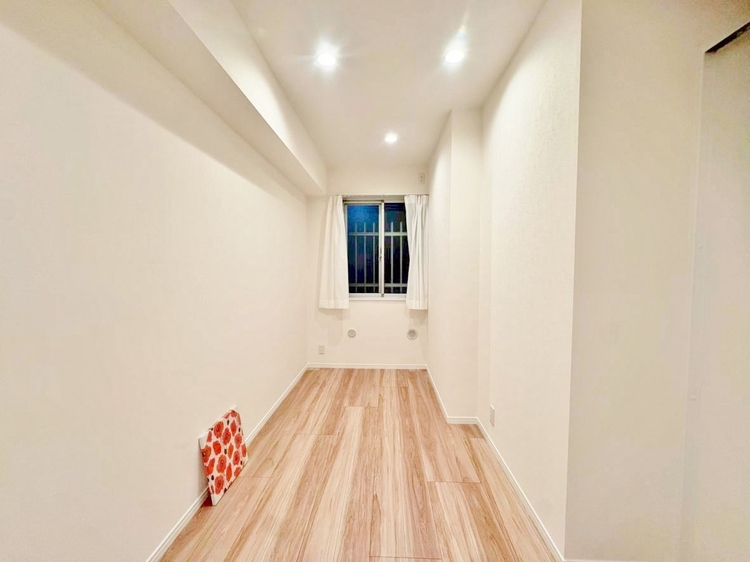 寝室 ベッドも十分に設置するスペースがあります。