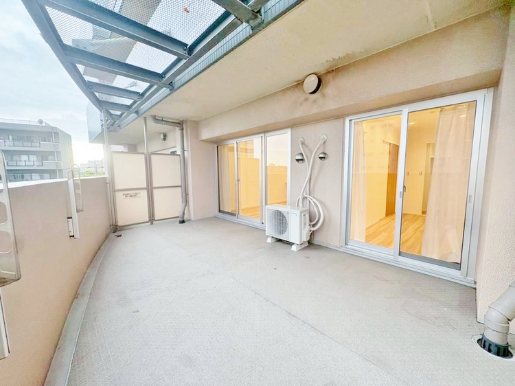 バルコニー 暮らしの中で、光と風を演出してくれるバルコニー。