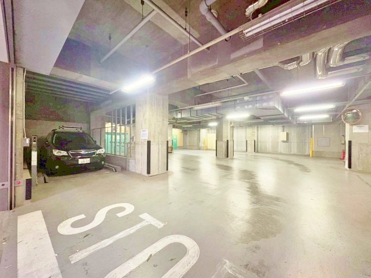 駐車場 本物件の駐車スペースです。車種制限のある場合もございますので、お気軽にお問い合わせくださいませ。