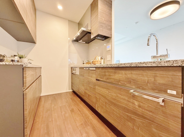 キッチン 洗練されたスタイリッシュなデザイン性と使いやすさを備えた仕様。