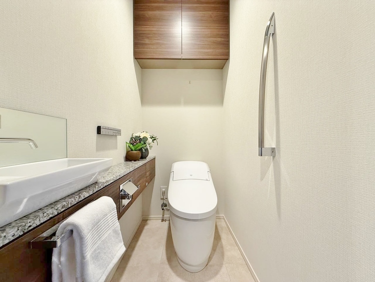 トイレ 暮らしの中のさりげないひとときの快適さにも、こだわりを、持って設備を配しております。