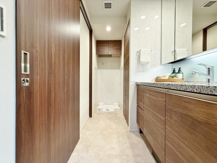 洗面 清潔感と心地よさを重視した、上質感漂うパウダールーム。