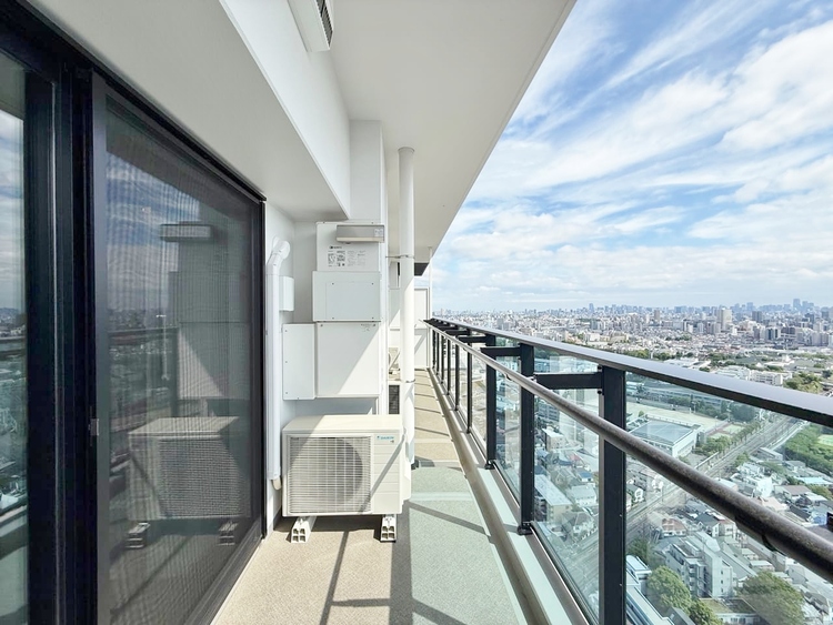 バルコニー 暮らしの中で、光と風を演出してくれるバルコニー。