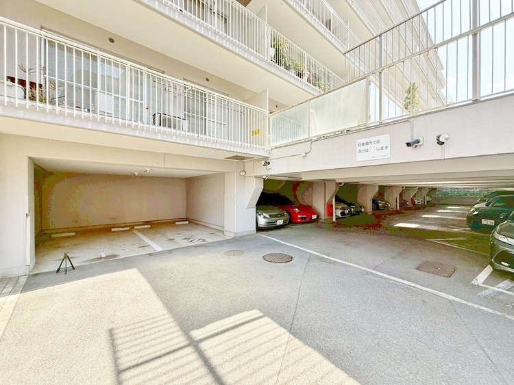駐車場 本物件の駐車スペースです。車種制限のある場合もございますので、お気軽にお問い合わせくださいませ。