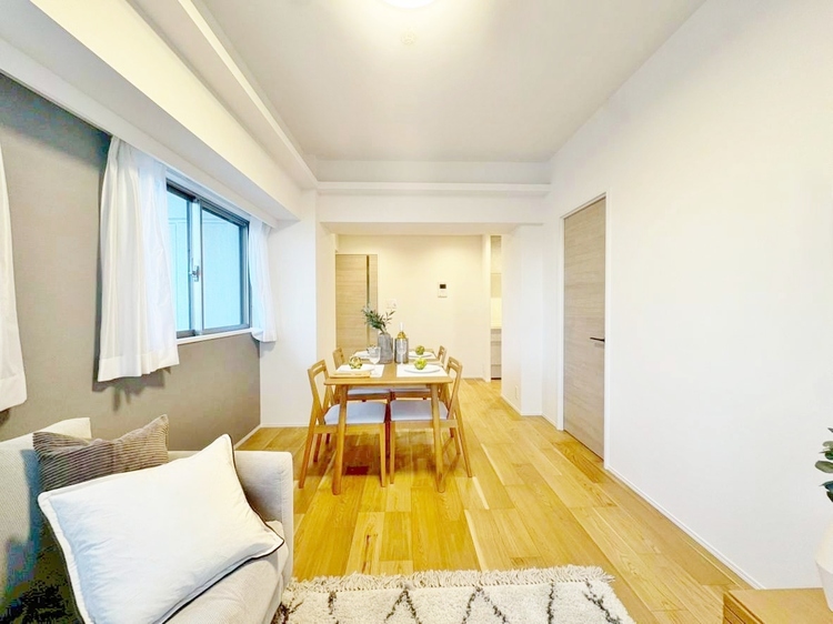 居間 居心地の良い空気感は、暮らしのステージを彩り、心からのやすらぎと満足感を与えてくれます。