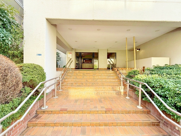 エントランス 外と内をつなぐエントランスは、まさに顔となる場所。