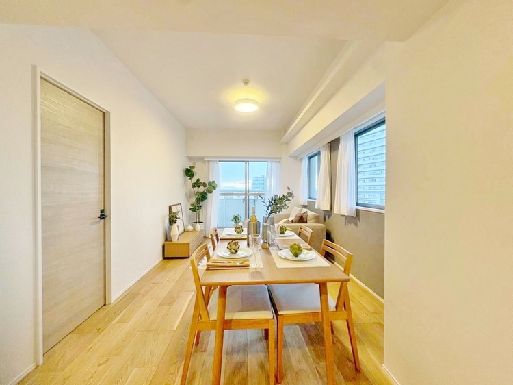 居間 飾り過ぎないシンプルな内装と偏り過ぎないデザインで統一しました。