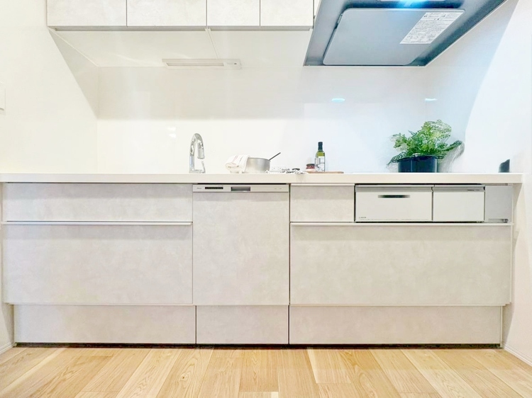 キッチン スマートな意匠と充実の機能を備えたキッチンが、暮らしにおいしい彩りを添えます。