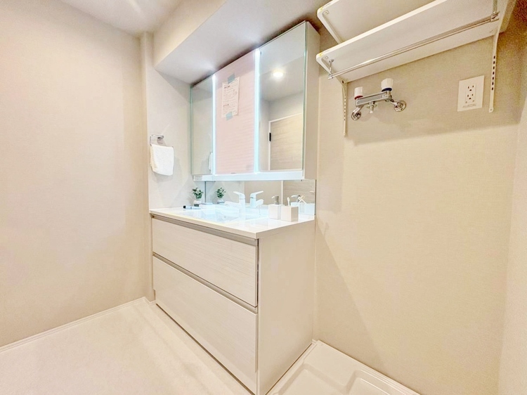 洗面 清潔感と心地よさを重視した、上質感漂うパウダールーム。