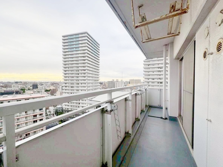 バルコニー 暮らしの中で、光と風を演出してくれるバルコニー。