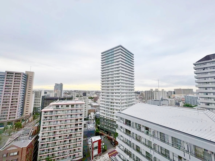 バルコニー 頬をなでる、優しい風を感じることが出来ます。