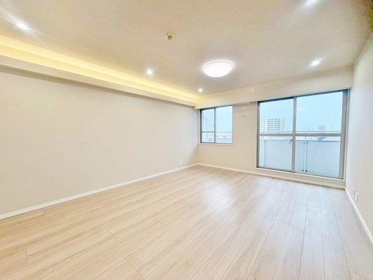 居間 忙しく過ぎゆく日常を置き去るほど、ゆったりした時間が流れるリビング。