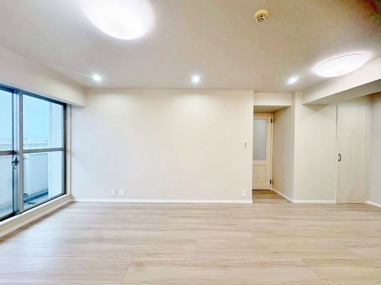 居間 居心地の良い空気感は、暮らしのステージを彩り、心からのやすらぎと満足感を与えてくれます。