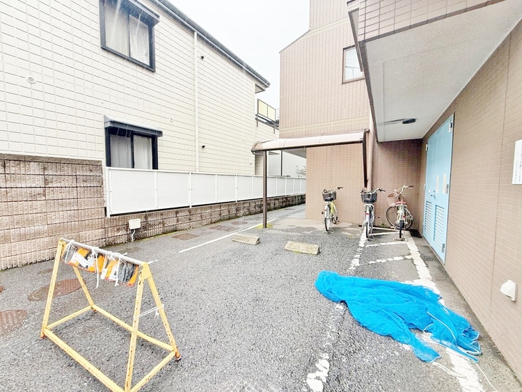 駐車場 本物件の駐車スペースです。車種制限のある場合もございますので、お気軽にお問い合わせくださいませ。