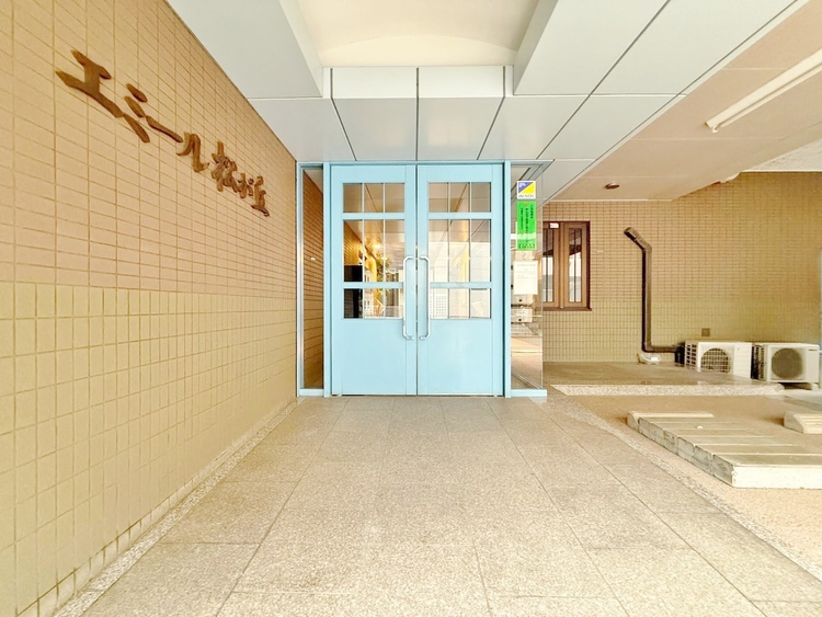 エントランス 外と内をつなぐエントランスは、まさに顔となる場所。