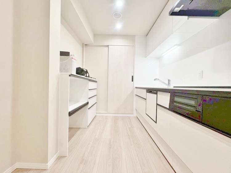 キッチン 洗練されたスタイリッシュなデザイン性と使いやすさを備えた仕様。