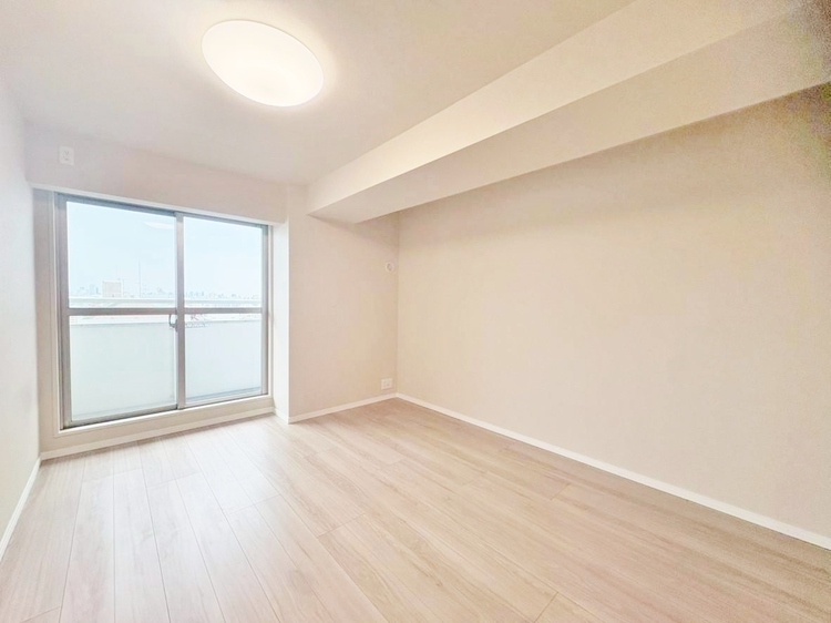 寝室 ベッドも十分に設置するスペースがあります。