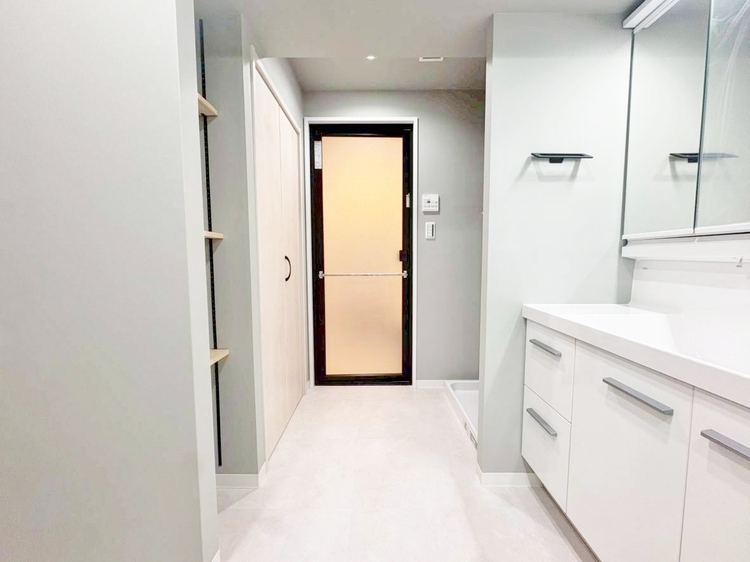 洗面 清潔感と心地よさを重視した、上質感漂うパウダールーム。