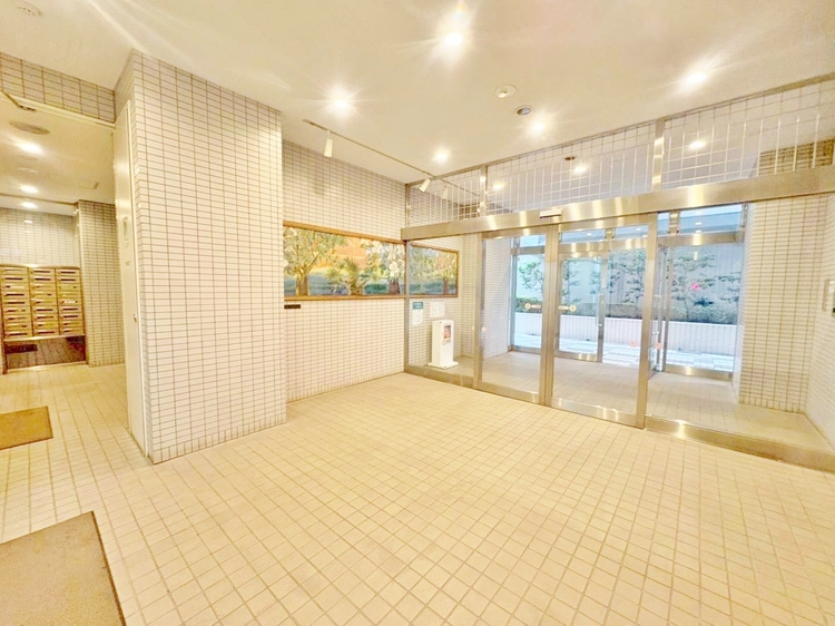 エントランス エントランス内部は、管理が行き届き清潔な共有スペースとなっています。