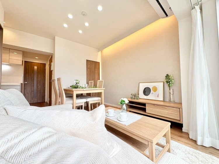 居間 居心地の良い空気感は、暮らしのステージを彩り、心からのやすらぎと満足感を与えてくれます。