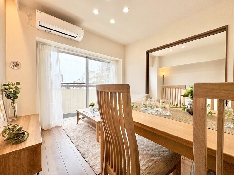 居間 飾り過ぎないシンプルな内装と偏り過ぎないデザインで統一しました。