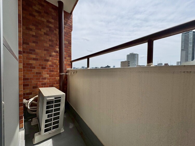 バルコニー 暮らしの中で、光と風を演出してくれるバルコニー。