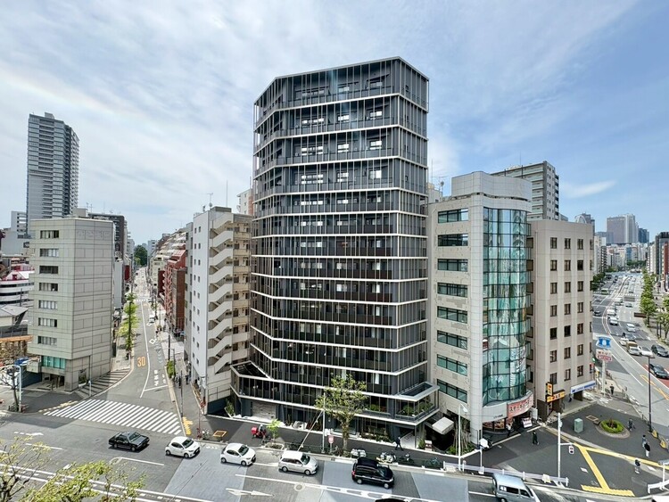 バルコニー 窓を開けると広がる青空。心をリフレッシュして日々を過ごしていきましょう。