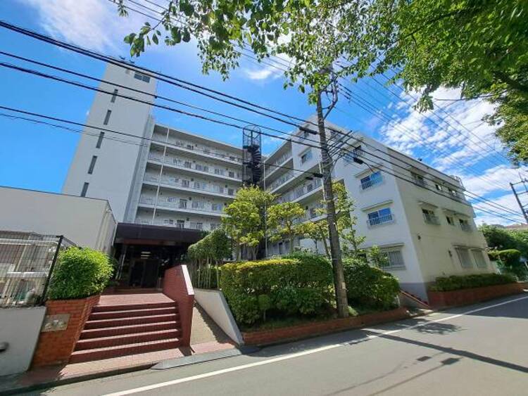 外観 「大倉山」駅徒歩１１分　活に便利な設備・仕様を揃えた快適住宅です。