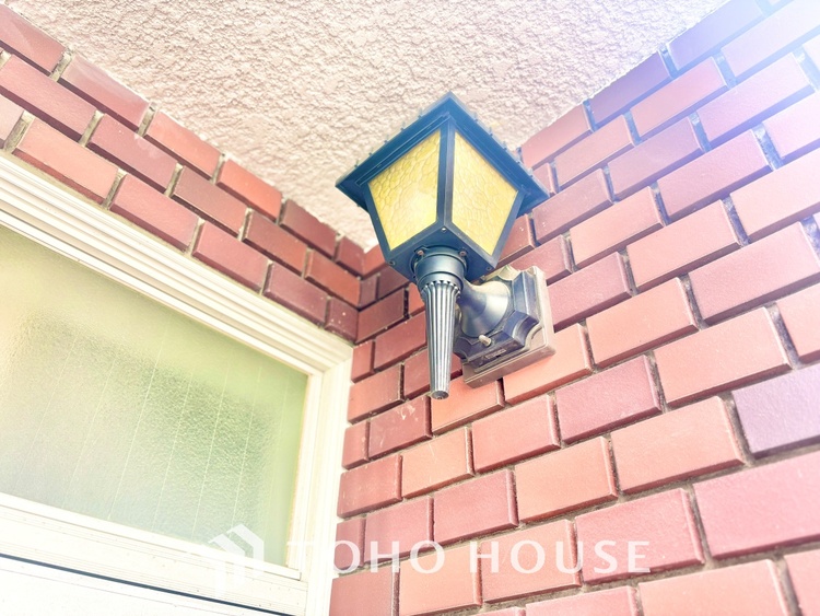 外観 ◆水面に映る◆紅葉を纏った山々を眺め、美しさのあまり感嘆のため息を漏らした事は無いだろうか。いつしか忘れかけていた自然の美しさと力強さを思い出させてくれる、そんな景色がここにもある。