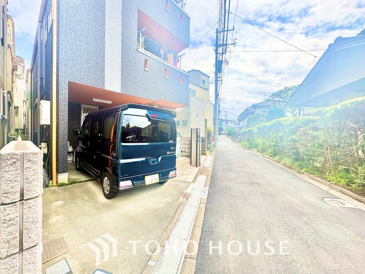 外観 ◆水面に映る◆紅葉を纏った山々を眺め、美しさのあまり感嘆のため息を漏らした事は無いだろうか。いつしか忘れかけていた自然の美しさと力強さを思い出させてくれる、そんな景色がここにもある。