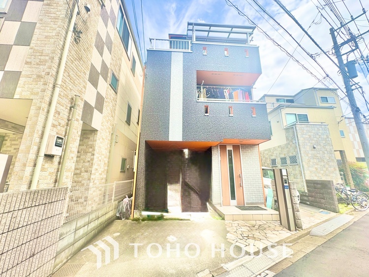 その他 ◆サンサンと◆差し込む太陽の光がこのリビングに笑いをもたらす。ソファの上のクッションがポカポカした暖気にぬくぬくと微睡んでいる。