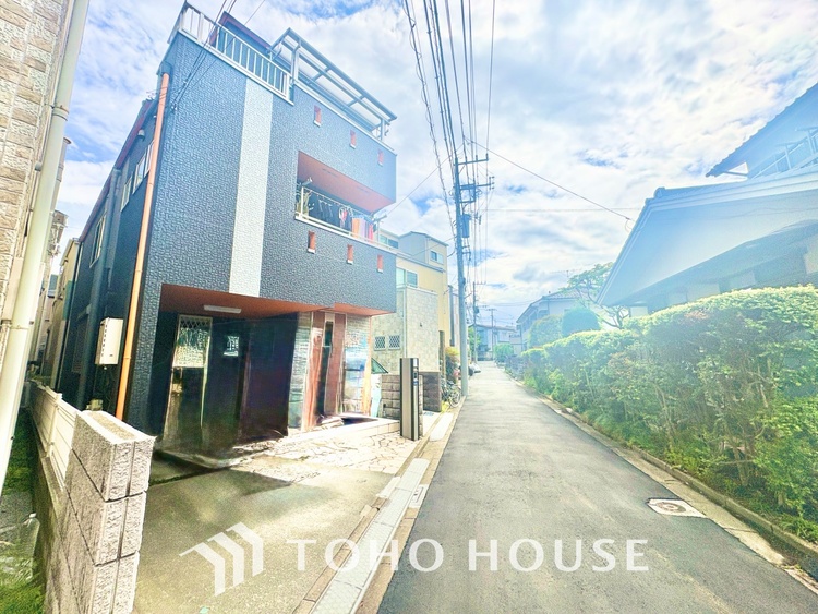 外観 ◆自身の道◆華道、剣道、そしてここで暮らす者の正道。物事の正しい考えや愛する家族とのコミュニケーション。そんな考えの暮らし方がこの空間にも散りばめられている。