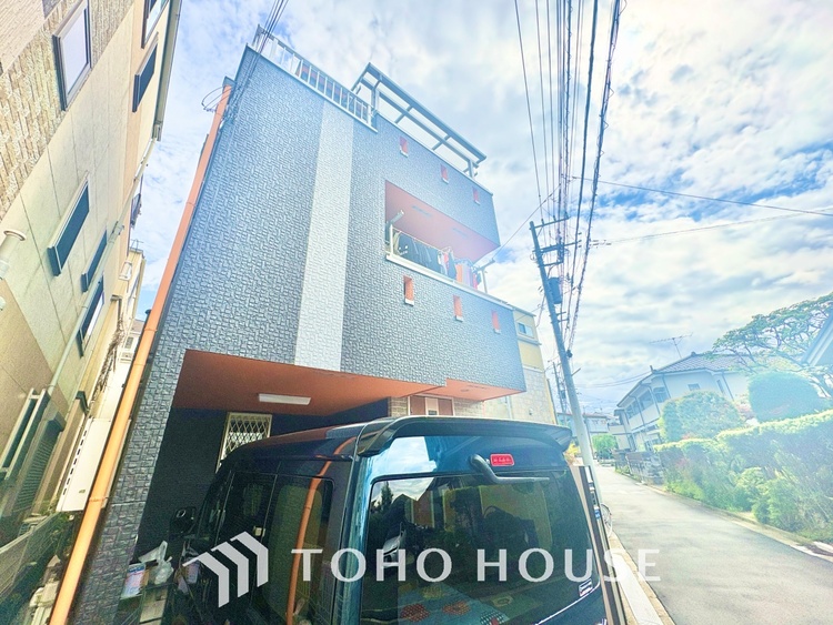 外観 【ほのかな光を】夕暮れ時に迎える優しい光。暖かく心休まるほっとする瞬間。家族のもとへ。幸せのもとへ。