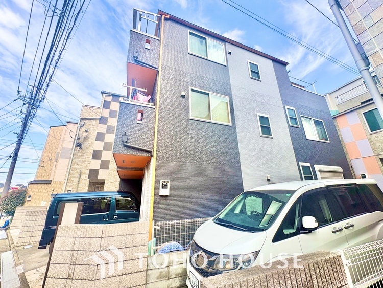 外観 【The beginning of everything】その邸が魅せる気品、重厚感、柔らかさ。それは訪れた人に安らぎを与える特別な空間。すべての始まりをここから。