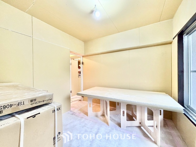 内装 ◆間接照明◆オレンジ色の光が僕達を大人な気分にさせる。静かで優しく語りかけるその光は、今日の終わりを告げてくれ、でも明日にはいい事が必ず来るよ。そんな囁きが聞こえてくる