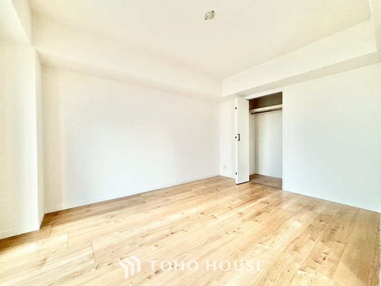 内装 ◆間接照明◆オレンジ色の光が僕達を大人な気分にさせる。静かで優しく語りかけるその光は、今日の終わりを告げてくれ、でも明日にはいい事が必ず来るよ。そんな囁きが聞こえてくる