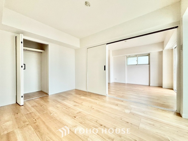 内装 ◆子供部屋◆冷涼な風、そよぐリビング。だんらんの場所はここから始まり、ここで終わる。家族の笑顔が集う素敵な場所だから、こだわり抜いた思いが詰まっているのだと思う。