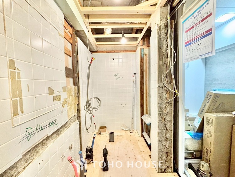 内装 ◆闇夜の輝き◆オレンジ色の光は大人になった今の僕にはわかる。1日の終わりを伝えに来たわけではなく、また明日が来る方へ導いてくれた事を。