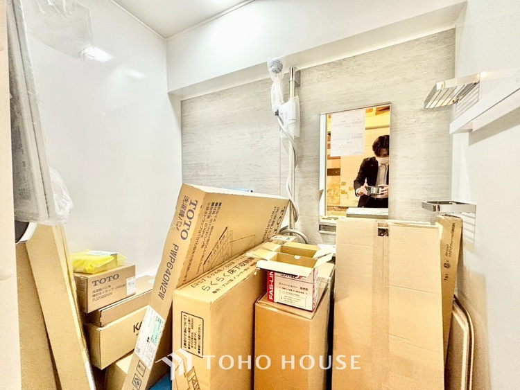 風呂 ◆浴室◆の温もりを感じ、ふわりと寄り添う太陽の妖精たちが自然と僕達を微睡ませる。うとうとしたい訳ではないがそんな時間が嫌いじゃない自分がここにいる。