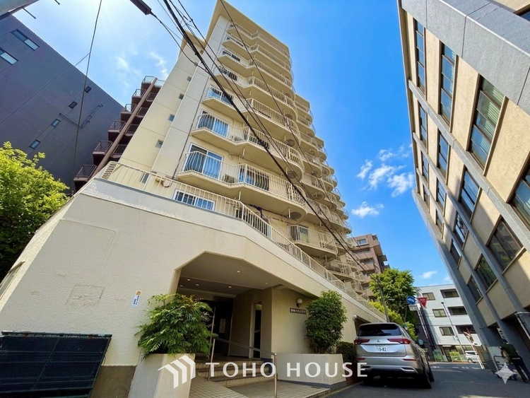 外観 ◆共有空間◆些細な事でほっぺを膨らまして怒る君。それでも僕達はこれからも一緒だよ。喧嘩をしても離れたくないから一つはさんだ同じ場所にいる。分かるよ。そこに君が