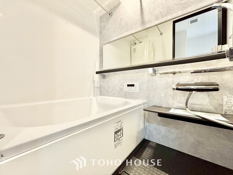 風呂 ◆浴室◆の温もりを感じ、ふわりと寄り添う太陽の妖精たちが自然と僕達を微睡ませる。うとうとしたい訳ではないがそんな時間が嫌いじゃない自分がここにいる。