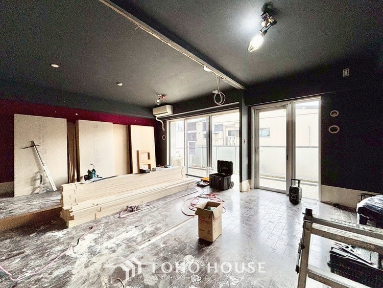 内装 ◆ここに在る◆事も無げに美しく、伝えるには筆舌に尽くし難い。豪華絢爛や華美と言う事ではなく、住まう者にとって暮らし易く心地がいいと言う美しさがこの住まいには込められている。