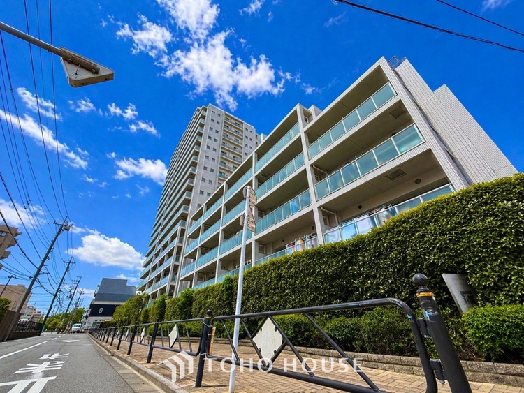 外観 ◆共有空間◆些細な事でほっぺを膨らまして怒る君。それでも僕達はこれからも一緒だよ。喧嘩をしても離れたくないから一つはさんだ同じ場所にいる。分かるよ。そこに君が