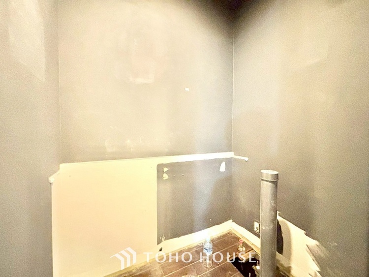 トイレ ◆トイレ◆トイレも全て新品に交換されており、清々しく新生活を始めることができます。白基調の清潔感のある空間に生まれ変わりました。