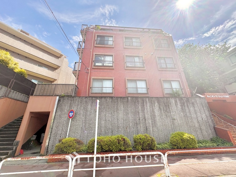 外観 陽だまりに満ちたくつろぎの空間を演出します。