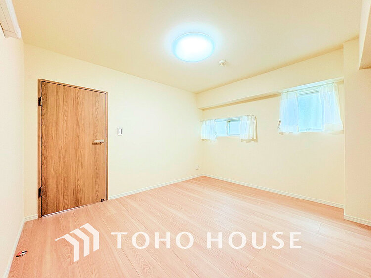 内装 採光もある洋室は、くつろぎのひと時を過ごすのにぴったり